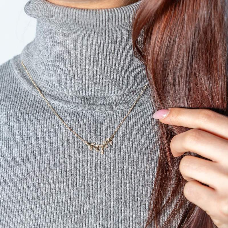 Collier or 750 jaune diamants 45cm - vue porté 1