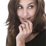 Bague or 750 jaune camée calcédoine - vue porté 1