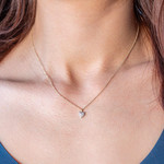 Collier or 750 2 tons diamants 42cm motif coeur - vue porté 1