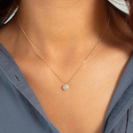 Collier or 750 2 tons diamants 42cm - vue porté 1