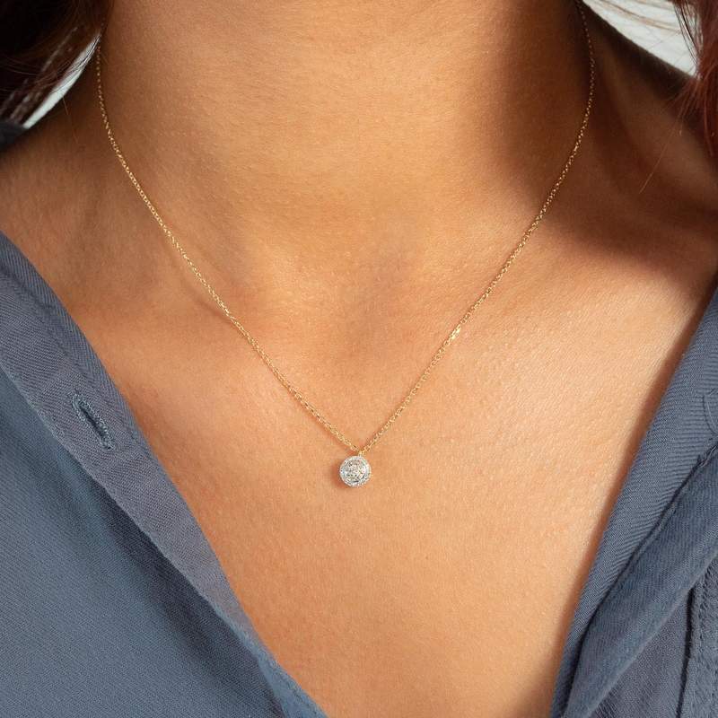 Collier or 750 2 tons diamants 42cm - vue porté 1