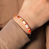 Bracelet élastiques perles japonaises MIYUKI en verre émaillé ton orange blanc et doré 17cm - vue Vporté 1