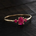 Bague or 375 jaune rubis et diamants - vue 1