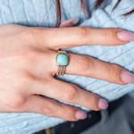 Bague plaqué or pierre naturelle verte - vue porté 1