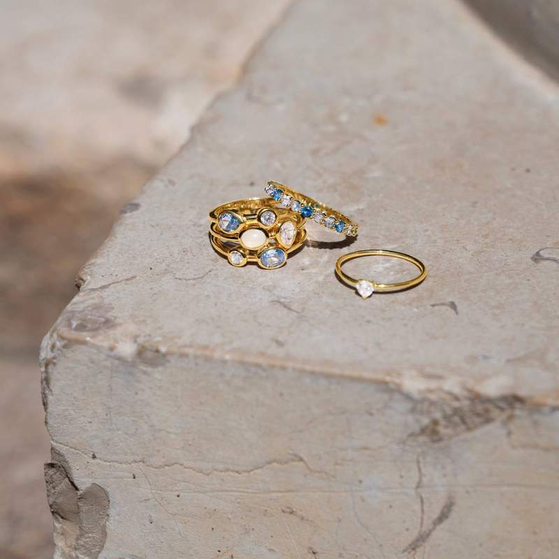 Bague plaqué or pierres synthétiques bleues et blanches - vue D1