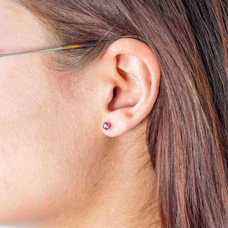 Boucles d'oreilles argent pierres synthétiques rouges - vue porté 1