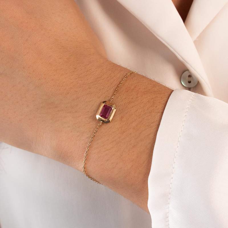 Bracelet plaqué or pierre synthétique rose 18 cm - vue porté 1