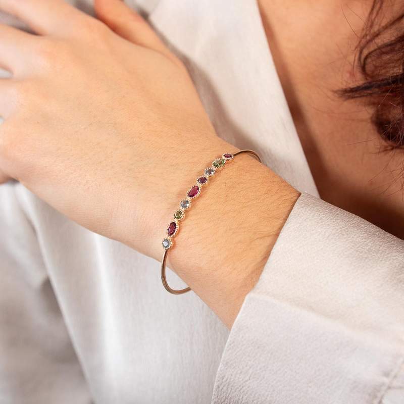 Vergulde armband met veelkleurige synthetische stenen - bekijk gedragen 1