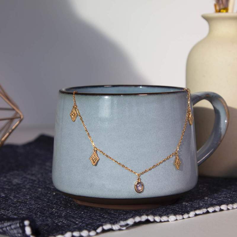 Collier plaqué or motifs pendants et pierre synthétique grise 45 cm - vue D1
