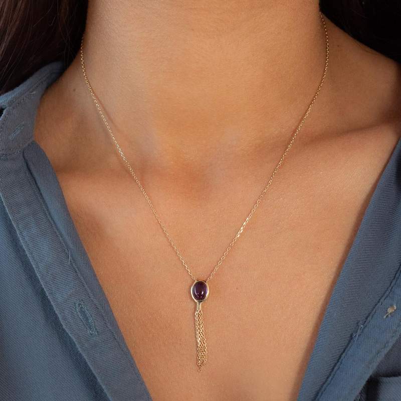Collier plaqué or pierre synthétique violette 45 cm - vue porté 1