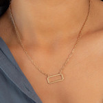 Collier plaqué or motif rectangle 45 cm - vue porté 1