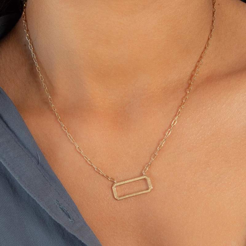 Collier plaqué or motif rectangle 45 cm - vue porté 1