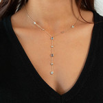 Collier plaqué or pierres synthétiques bleues et zirconias 45cm - vue porté 1