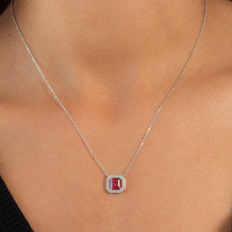 Collier argent 925 pierre synthétique rouge et zirconias 45 cm - vue porté 1