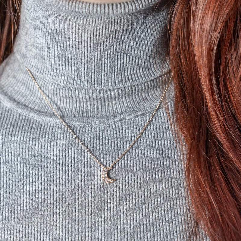 Collier plaqué or lune et zirconias 45 cm - vue porté 1