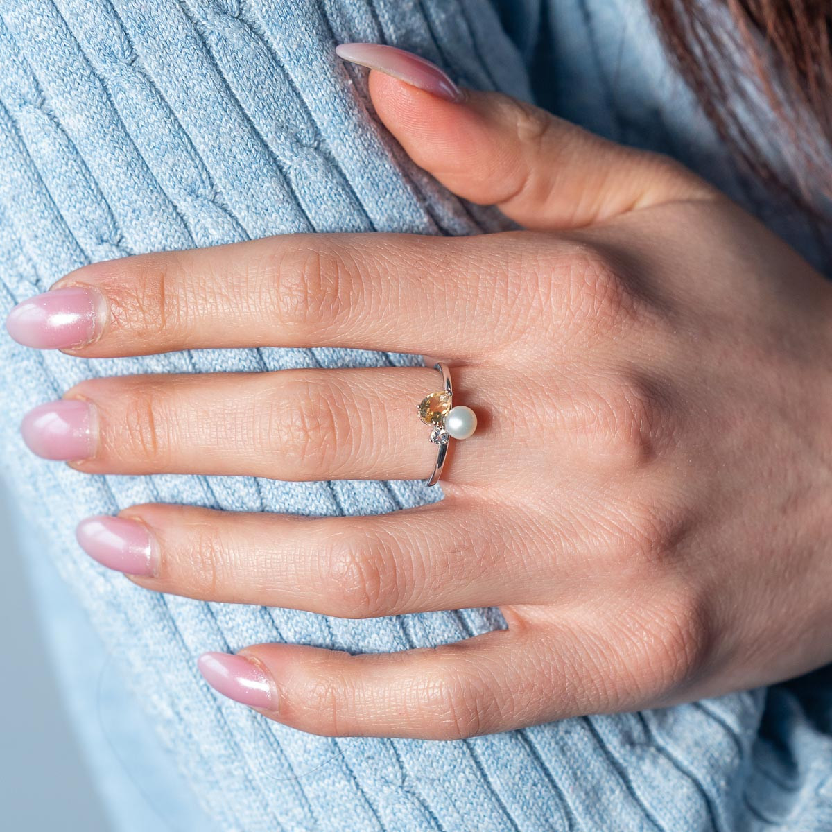 Ring van 925 zilver met Chinese parel, citrien en behandelde witte topaas - gedragen 1