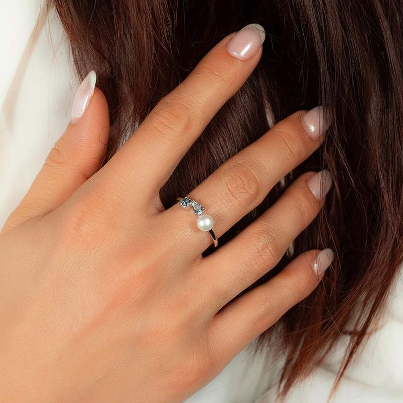 Bague argent 925 perle de Chine et topazes traitées - vue porté 1
