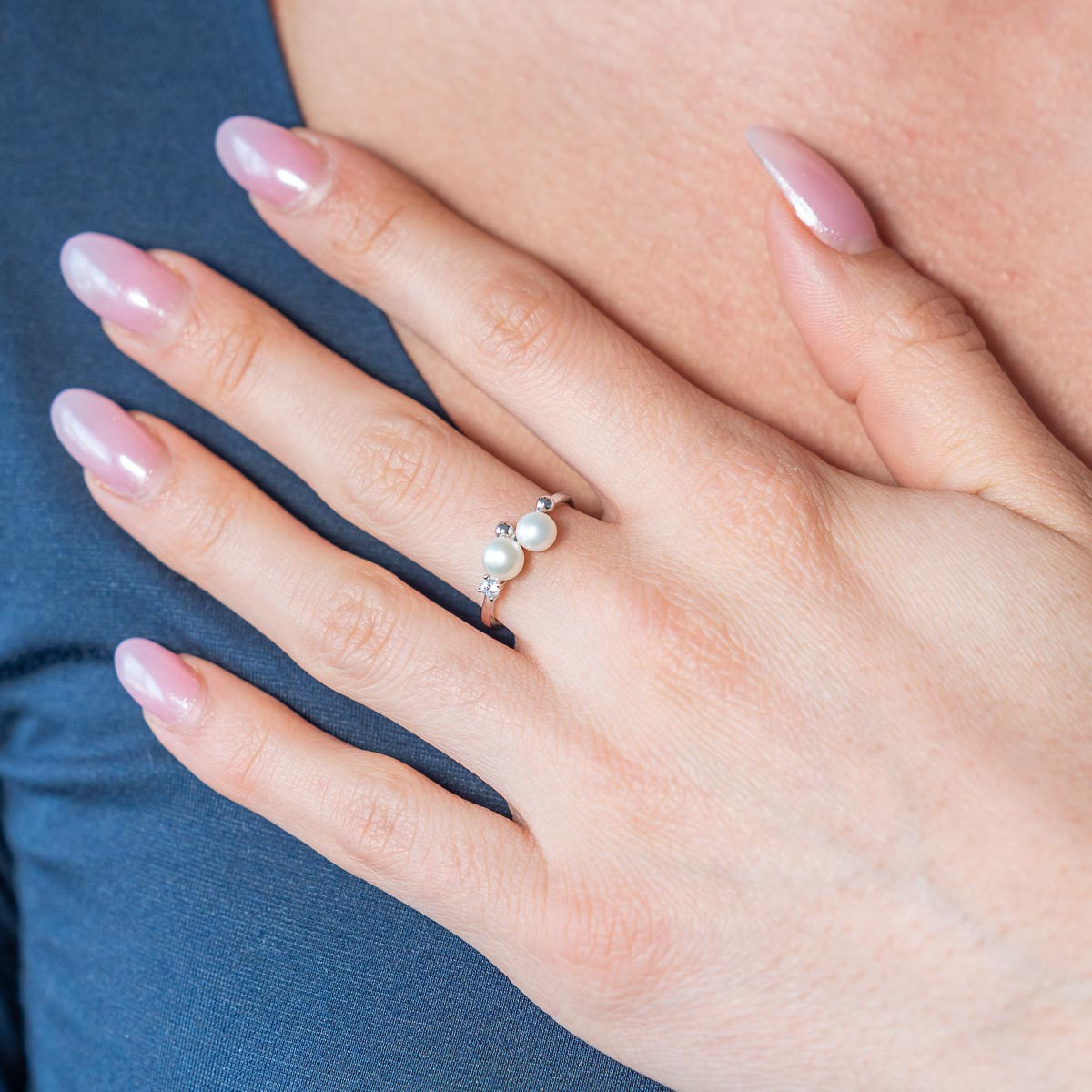 Bague argent 925 perles de Chine et zirconias - vue porté 1