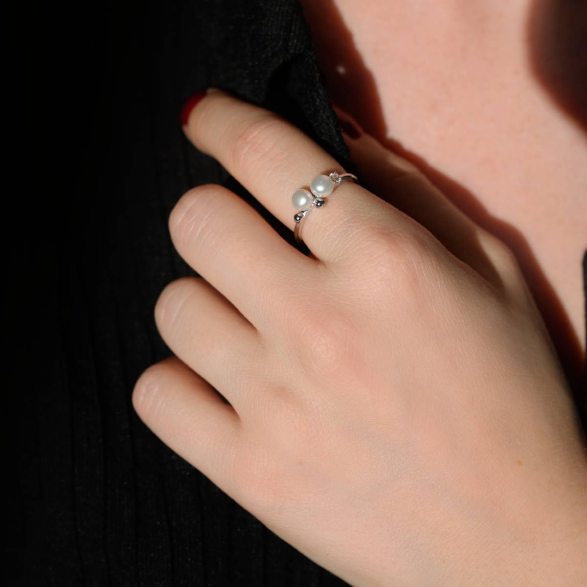 925 sterling silver ring with Chinese pearls and zirconias - worn view 2