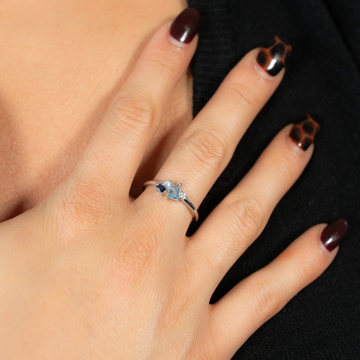 Ring van 925 zilver met behandelde topaas en zirkonia's - gedragen 1