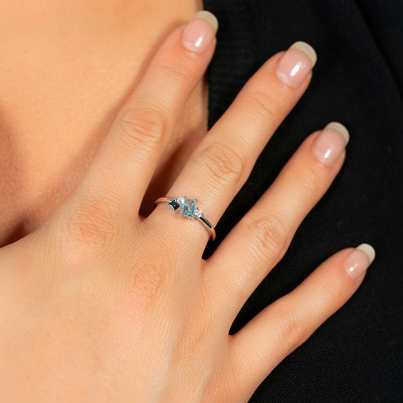 Bague argent 925 topazes traitées et zirconias - vue porté 1