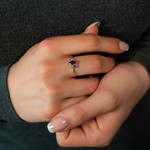 Bague argent 925 grenat rhodolites améthyste et topazes blanches traitées - vue porté 1