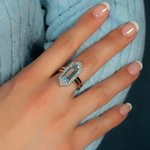 Bague argent 925 quartz bleu synthétique et zirconias - vue porté 1