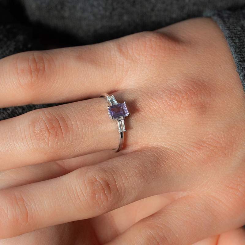 Bague argent 925 améthyste et topazes blanches - vue porté 1