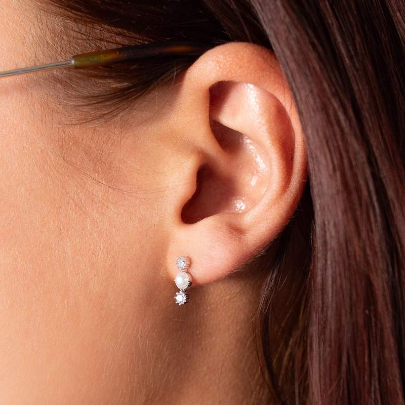 Boucles d'oreilles argent 925 perles d'eau douce et zirconias - vue porté 1
