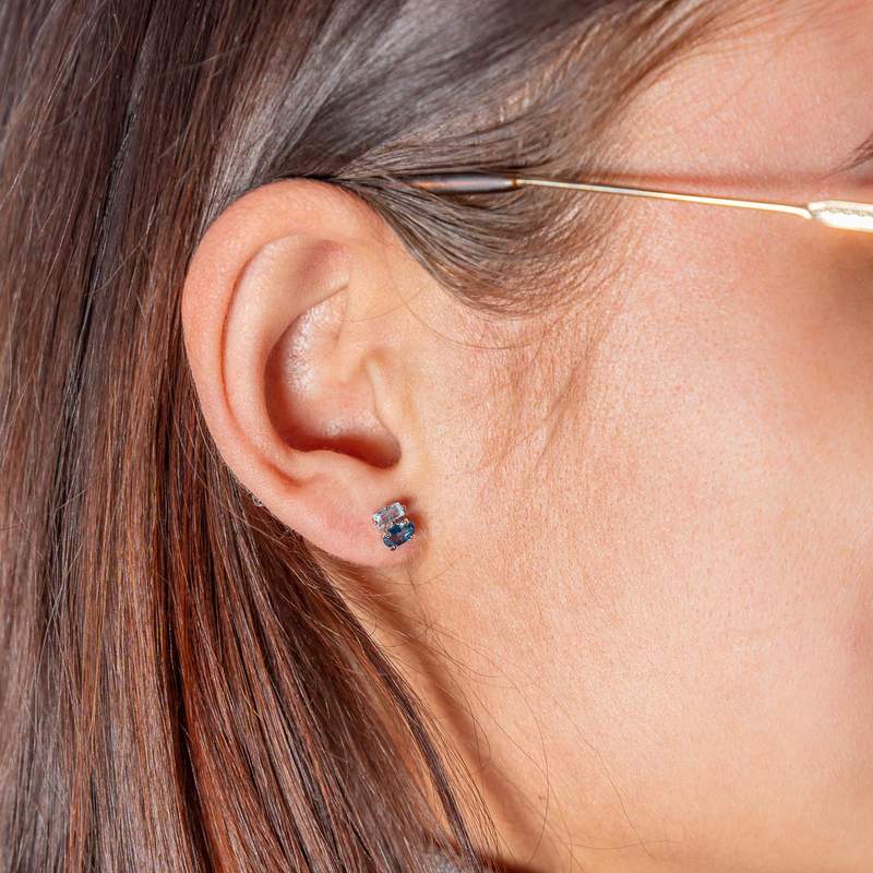 Boucles d'oreilles argent 925 topazes traitées - vue porté 1
