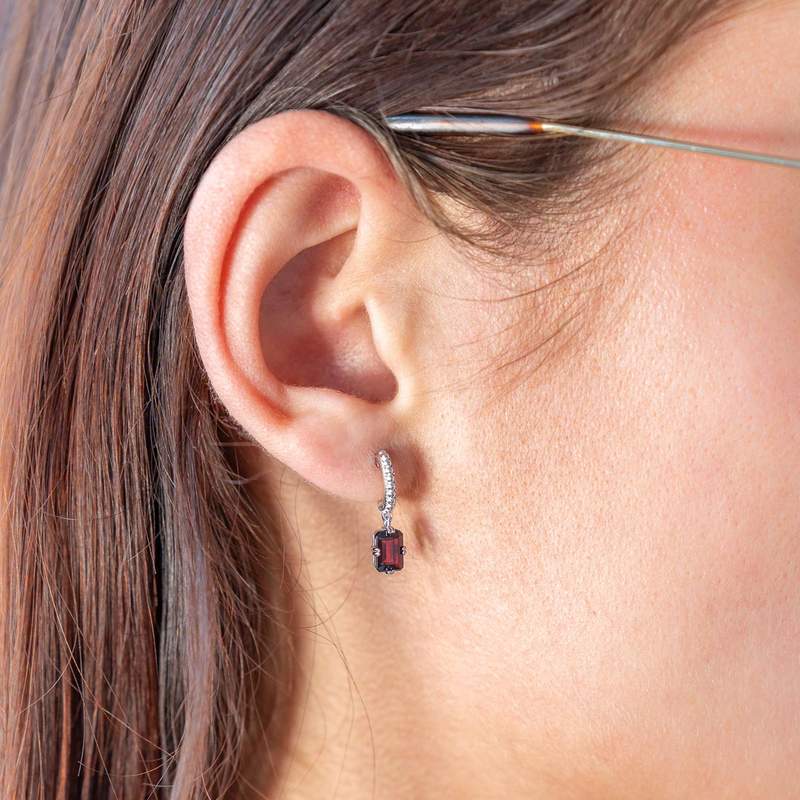 Boucles d'oreilles argent 925 grenats - vue porté 1
