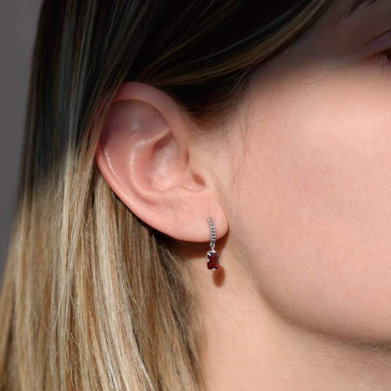 Boucles d'oreilles argent 925 grenats - vue porté 2