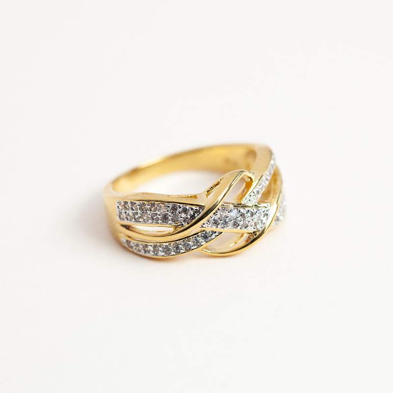 Bague plaqué or entrelacée 2 tons zirconias - vue D3