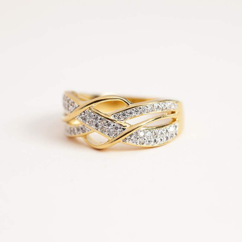 Bague plaqué or entrelacée 2 tons zirconias - vue D4