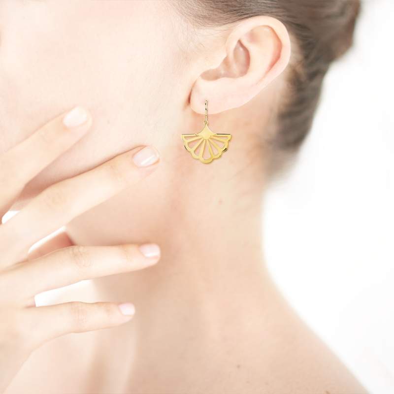 Boucles d'oreilles dorées - vue porté 1