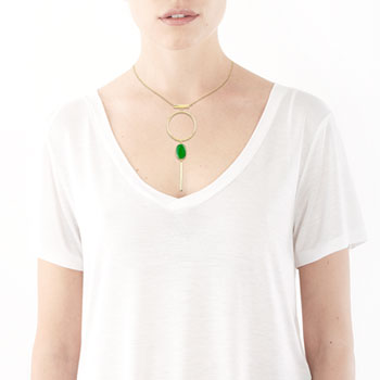 Collier doré acrylique