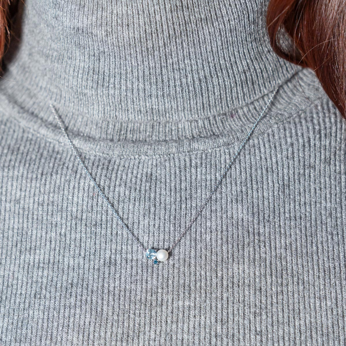 Collier argent 925 perle de Chine et topazes bleues traitées 45cm - vue porté 1