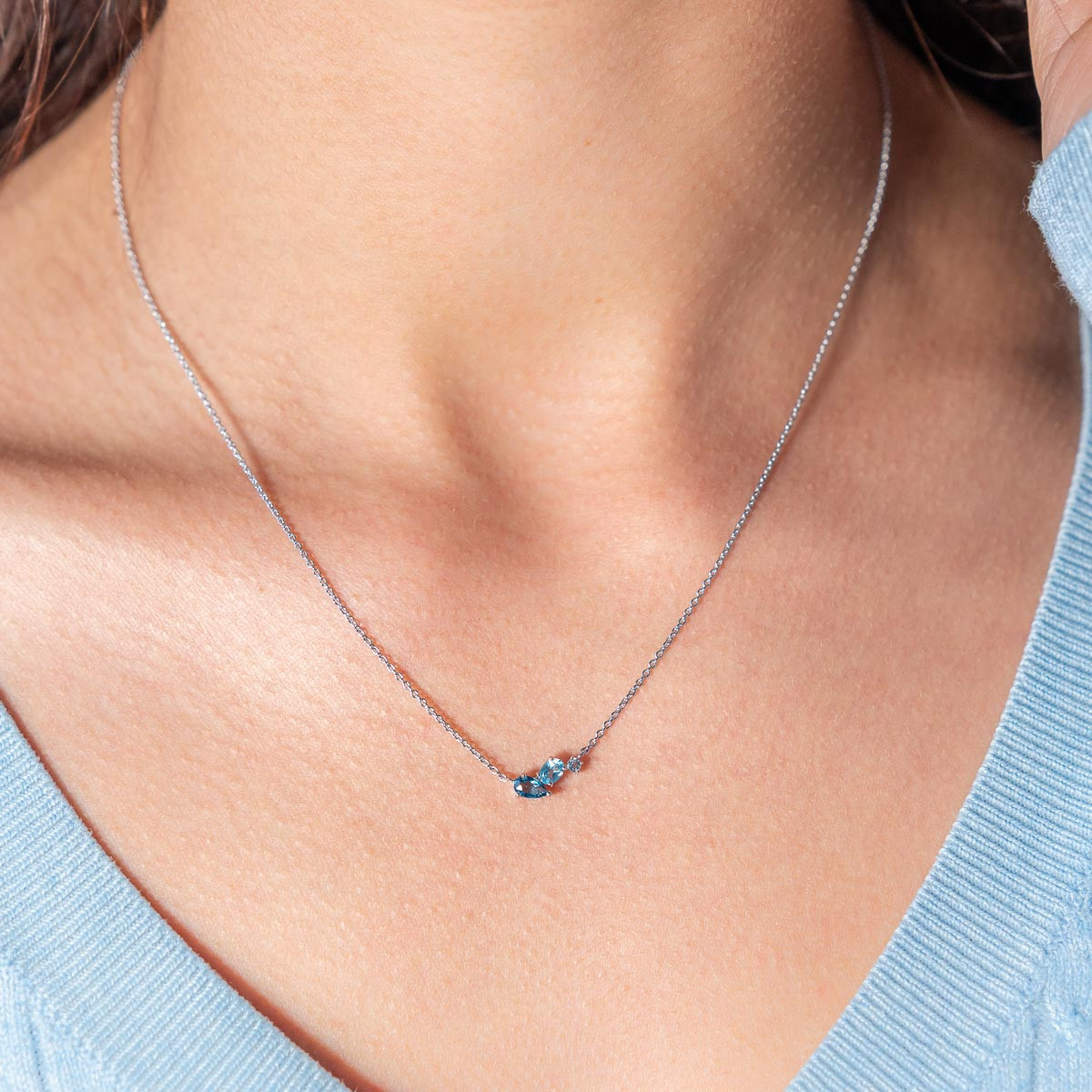 Collier argent 925 topazes bleues traitées 45cm - vue porté 1