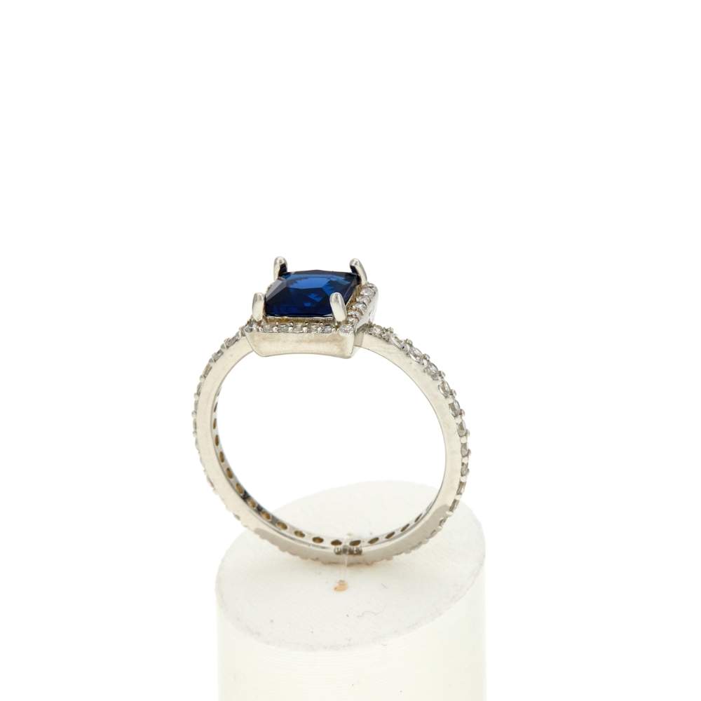 Zilveren ring met blauwe en witte zirkonia’s – afbeelding 2