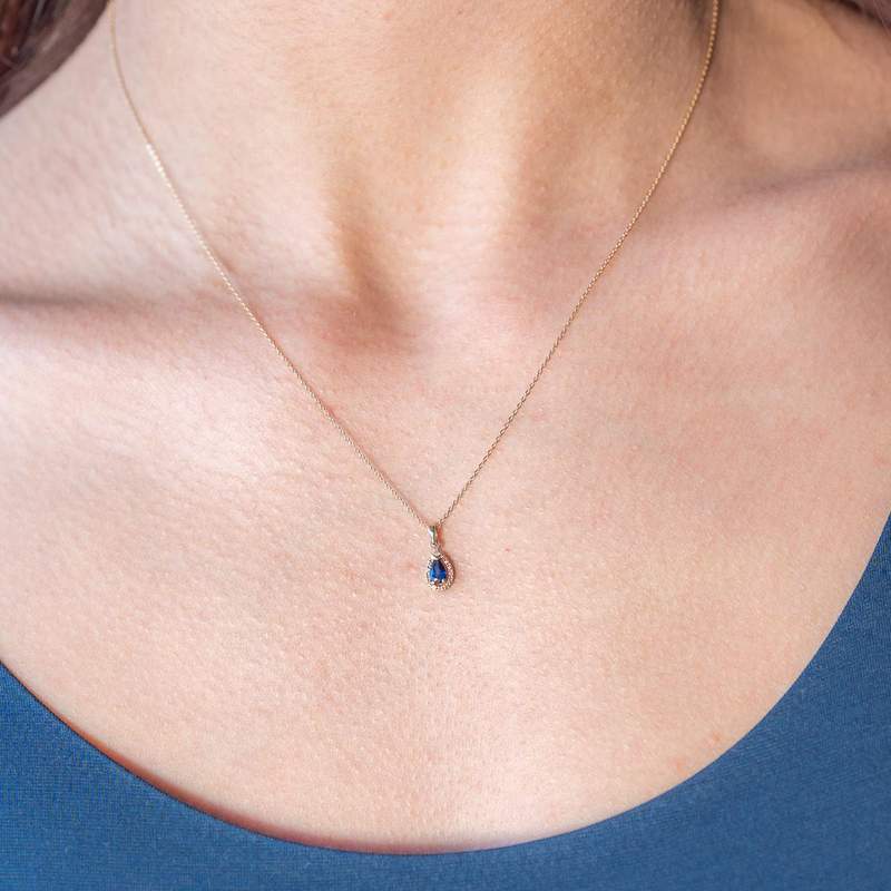 Collier or 375 jaune diamant et saphir 45cm - vue porté 1