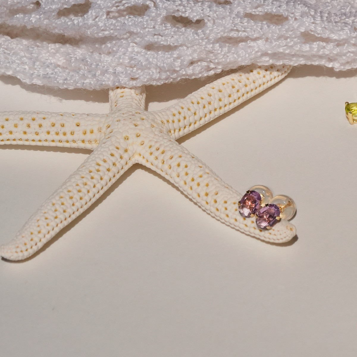 375 Yellow Gold Earrings with 0.84-Carat Amethysts - View D1