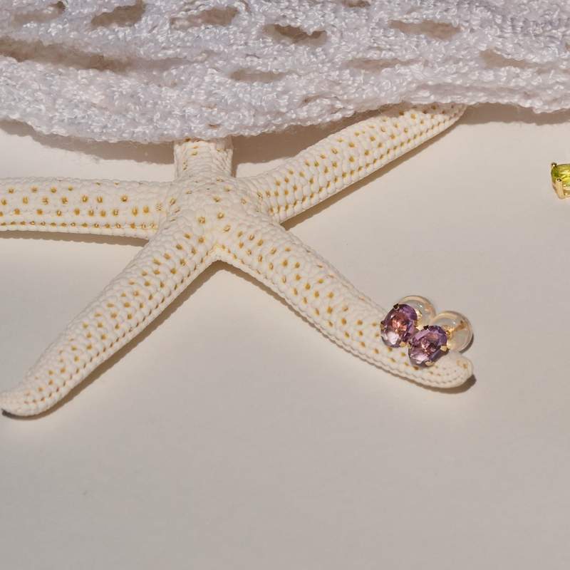 Boucles d'oreilles or 375 jaune améthystes 0.84 carat - vue D1