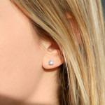 Boucles d'oreilles or 750 blanc diamants synthétiques 0.50ct - vue porté 1