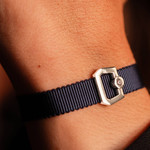 Bracelet boucle argent 925 zirconias ruban marine 21cm - vue porté 1