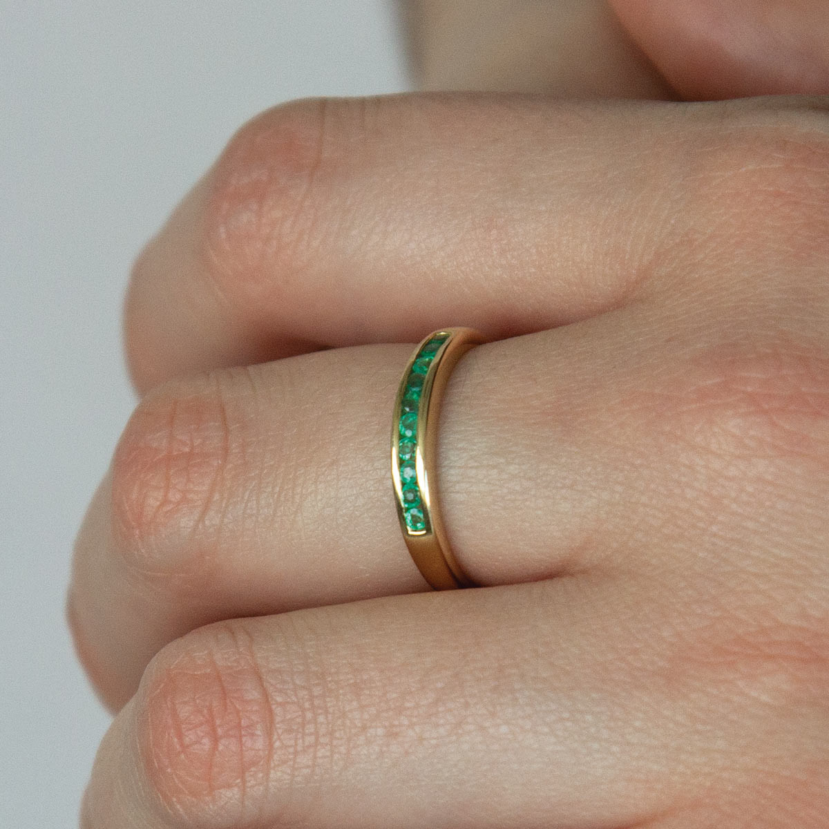 Bague or 375 jaune émeraudes