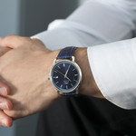 Montre MATY homme bracelet cuir bleu - vue porté 1