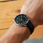 Montre MATY homme, bracelet cuir noir - vue porté 1