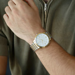 Montre MATY homme, bracelet acier inoxydable bicolore - vue porté 1