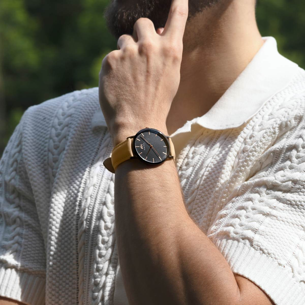 Montre MATY homme, bracelet cuir marron - vue porté 1