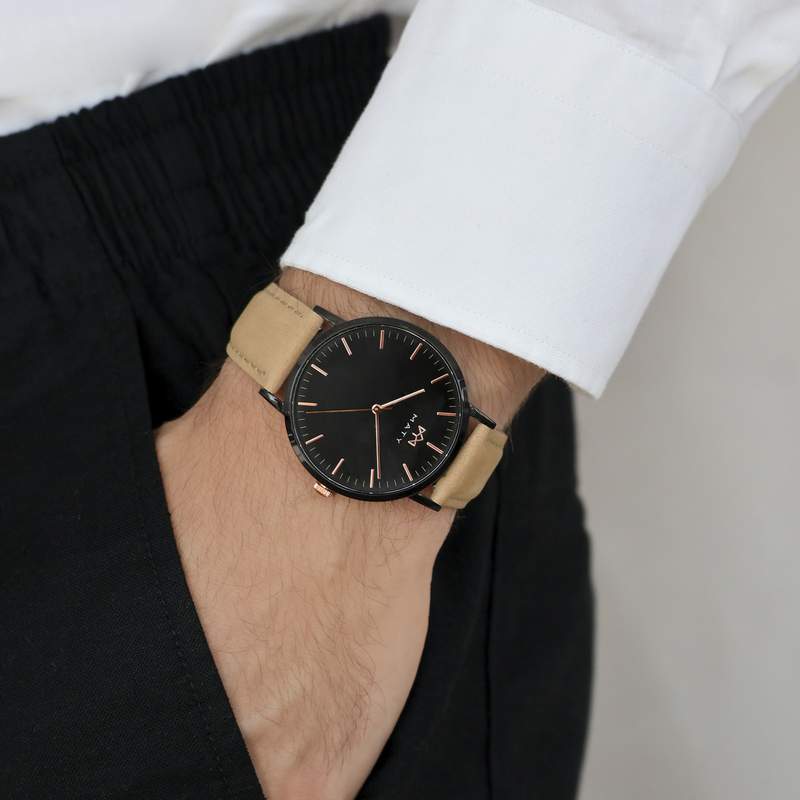 Montre MATY homme, bracelet cuir marron - vue porté 2
